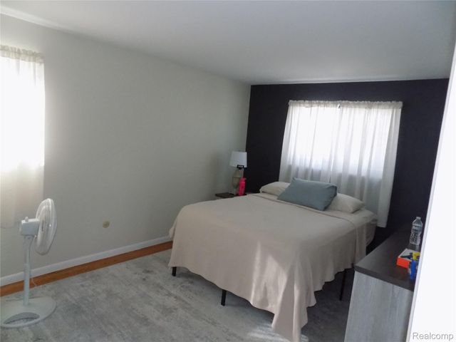 27397 E Skye Drive, Farmington Hills, MI 48334