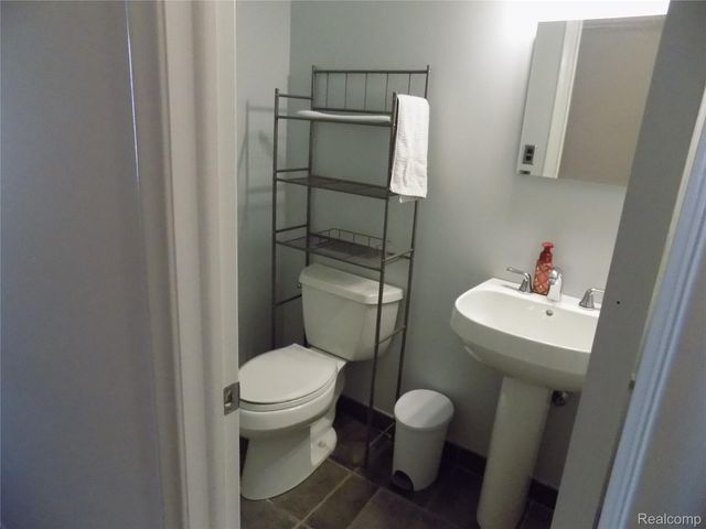 27397 E Skye Drive, Farmington Hills, MI 48334