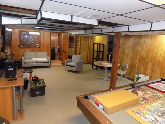 27397 E Skye Drive, Farmington Hills, MI 48334