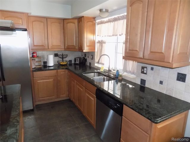 27397 E Skye Drive, Farmington Hills, MI 48334