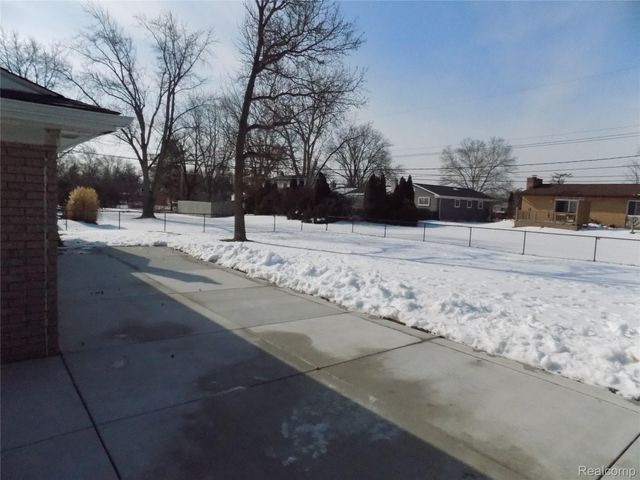 27397 E Skye Drive, Farmington Hills, MI 48334