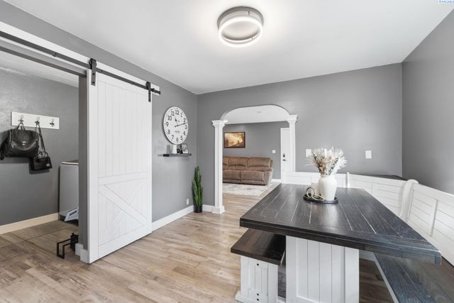 1262 N Perry Loop, Kennewick, WA 99336