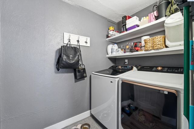 1262 N Perry Loop, Kennewick, WA 99336