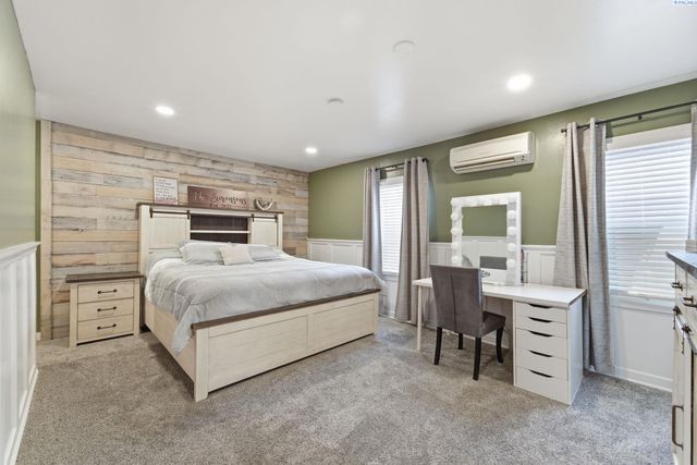 1262 N Perry Loop, Kennewick, WA 99336