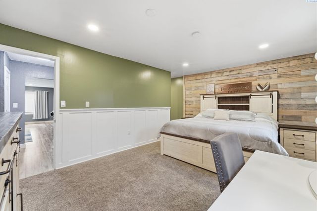 1262 N Perry Loop, Kennewick, WA 99336