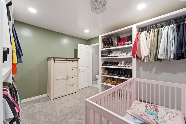 1262 N Perry Loop, Kennewick, WA 99336