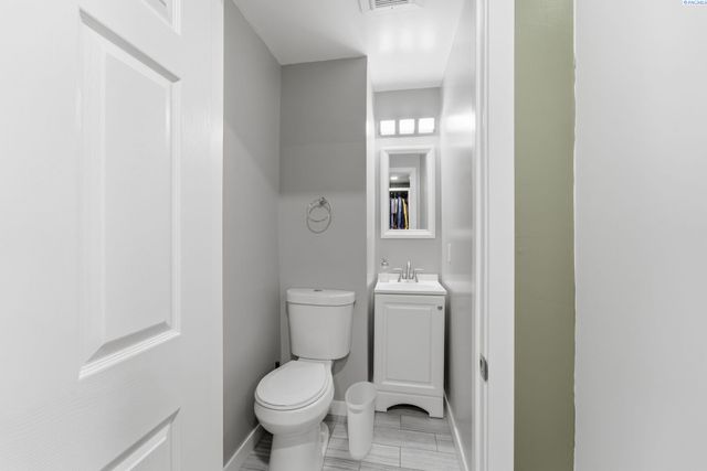 1262 N Perry Loop, Kennewick, WA 99336