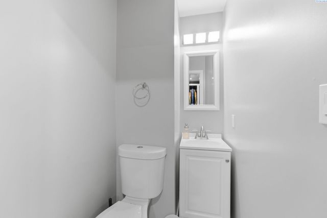 1262 N Perry Loop, Kennewick, WA 99336