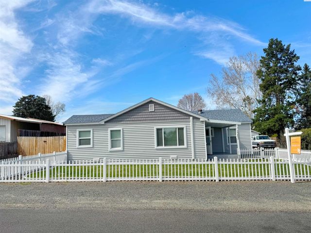1262 N Perry Loop, Kennewick, WA 99336