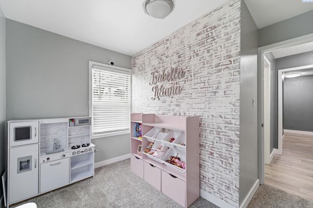 1262 N Perry Loop, Kennewick, WA 99336