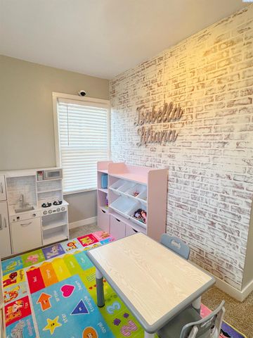 1262 N Perry Loop, Kennewick, WA 99336