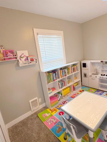 1262 N Perry Loop, Kennewick, WA 99336