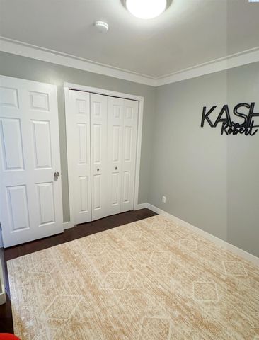 1262 N Perry Loop, Kennewick, WA 99336