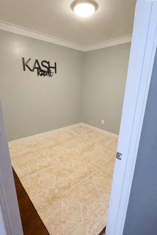 1262 N Perry Loop, Kennewick, WA 99336