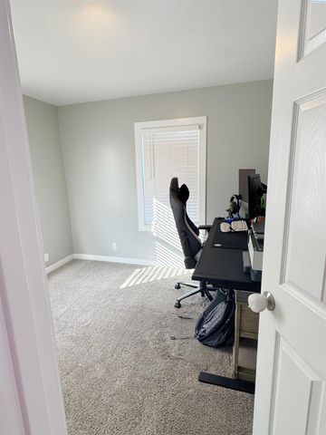 1262 N Perry Loop, Kennewick, WA 99336