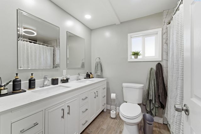 1262 N Perry Loop, Kennewick, WA 99336