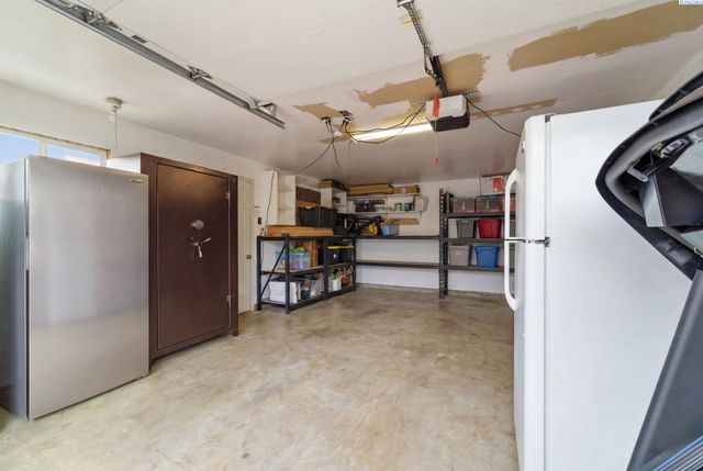 1262 N Perry Loop, Kennewick, WA 99336