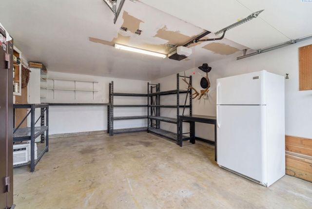 1262 N Perry Loop, Kennewick, WA 99336