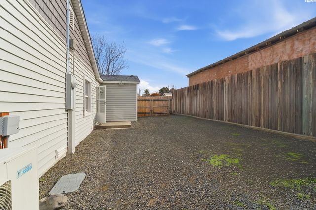 1262 N Perry Loop, Kennewick, WA 99336