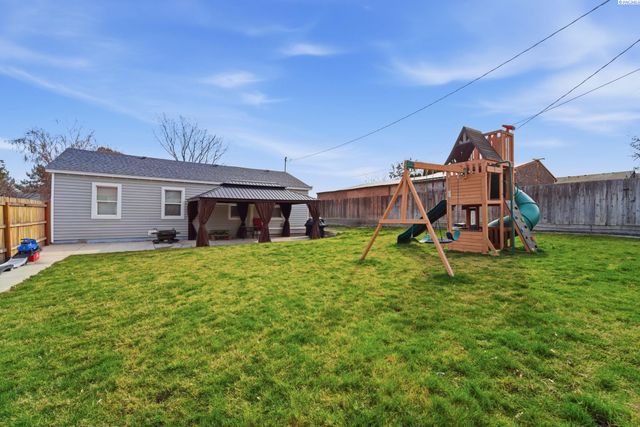 1262 N Perry Loop, Kennewick, WA 99336