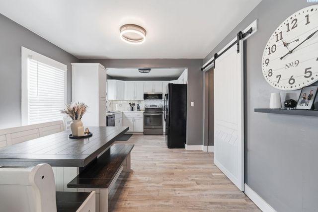 1262 N Perry Loop, Kennewick, WA 99336