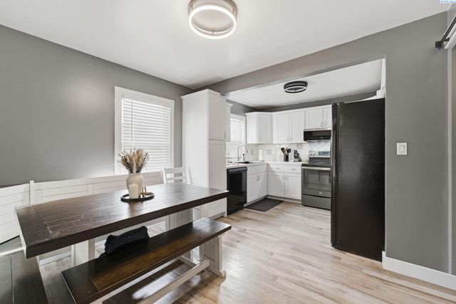 1262 N Perry Loop, Kennewick, WA 99336