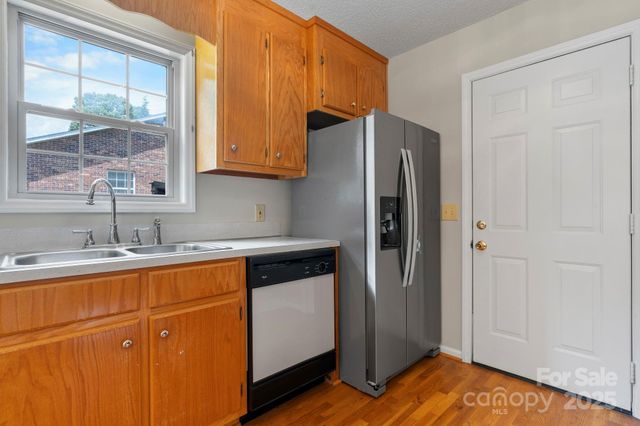 5473 Twelve Oak Lane, Conover, NC 28613