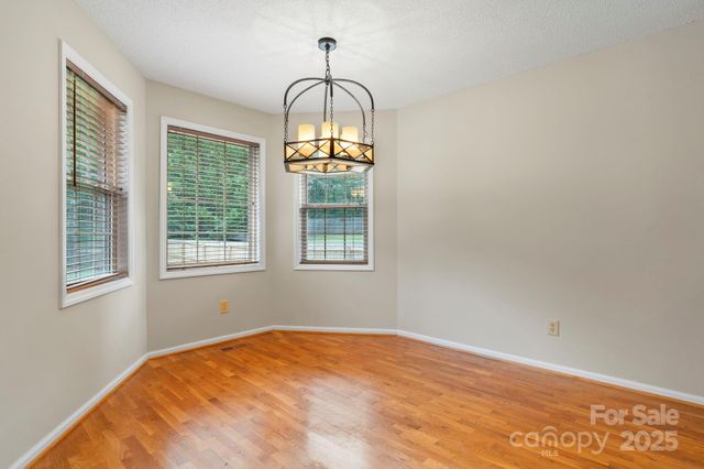 5473 Twelve Oak Lane, Conover, NC 28613
