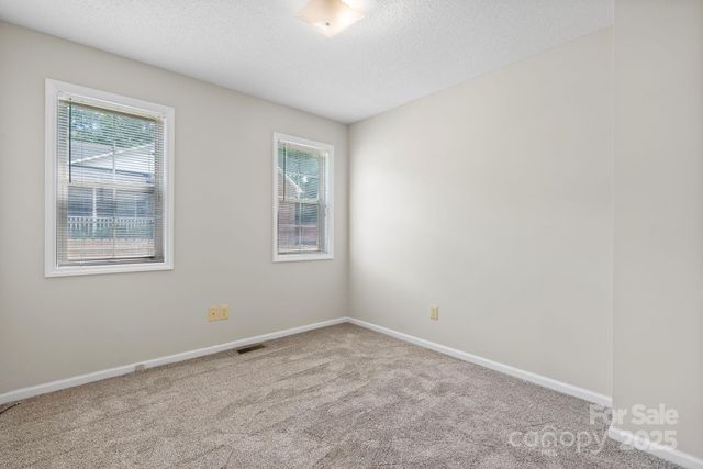 5473 Twelve Oak Lane, Conover, NC 28613