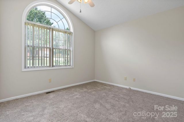 5473 Twelve Oak Lane, Conover, NC 28613