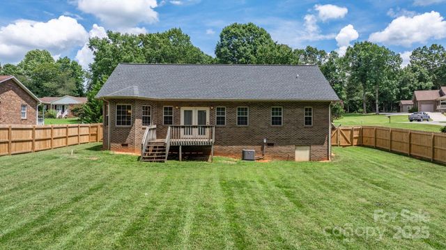 5473 Twelve Oak Lane, Conover, NC 28613