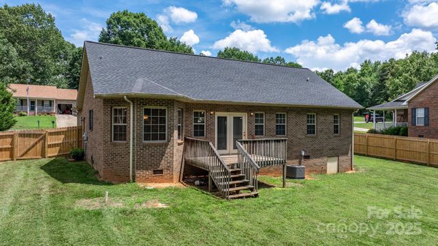 5473 Twelve Oak Lane, Conover, NC 28613
