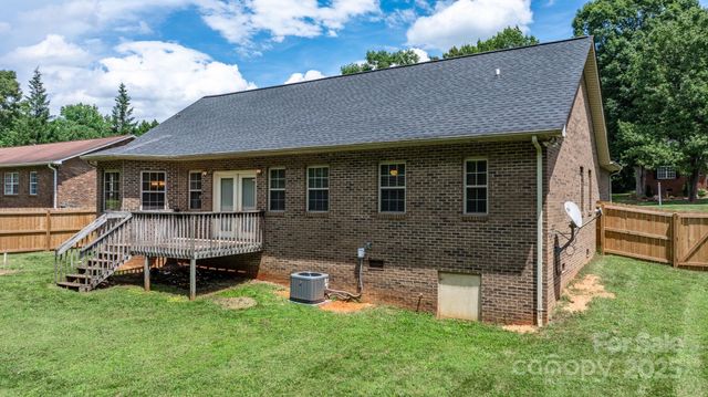 5473 Twelve Oak Lane, Conover, NC 28613