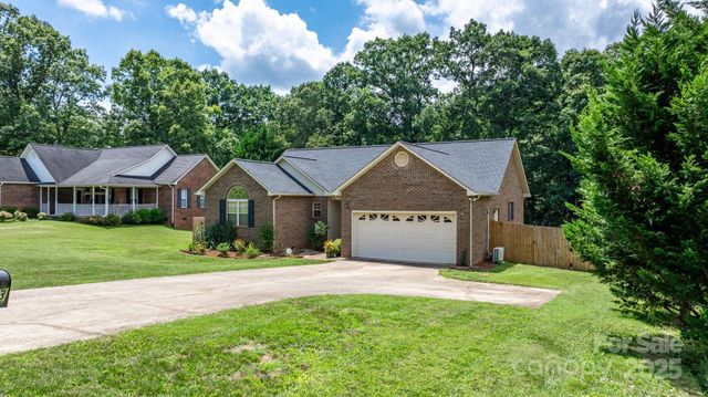 5473 Twelve Oak Lane, Conover, NC 28613
