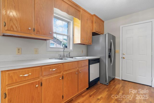 5473 Twelve Oak Lane, Conover, NC 28613