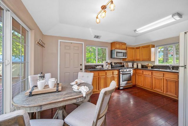 18707 Applegate Rd, Applegate, CA 95703