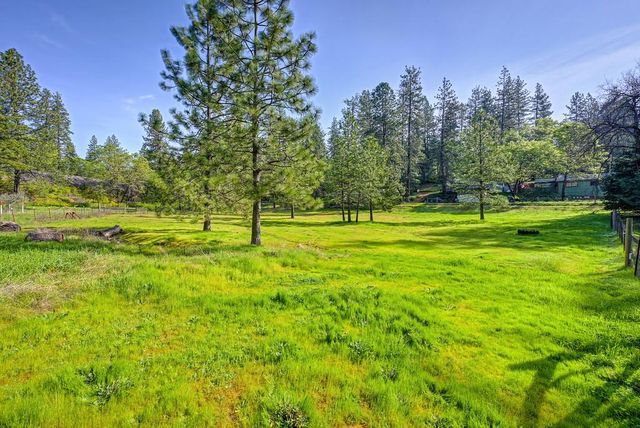 18707 Applegate Rd, Applegate, CA 95703