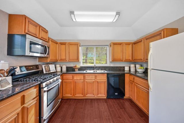 18707 Applegate Rd, Applegate, CA 95703