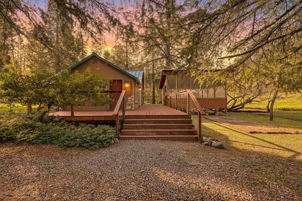 18707 Applegate Rd, Applegate, CA 95703