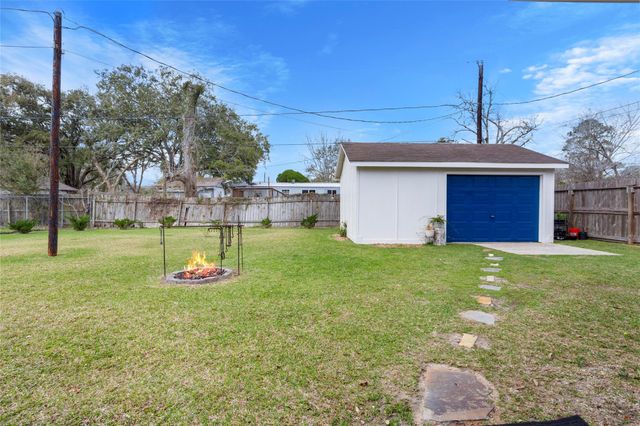 12222 23rd Street, Santa Fe, TX 77510