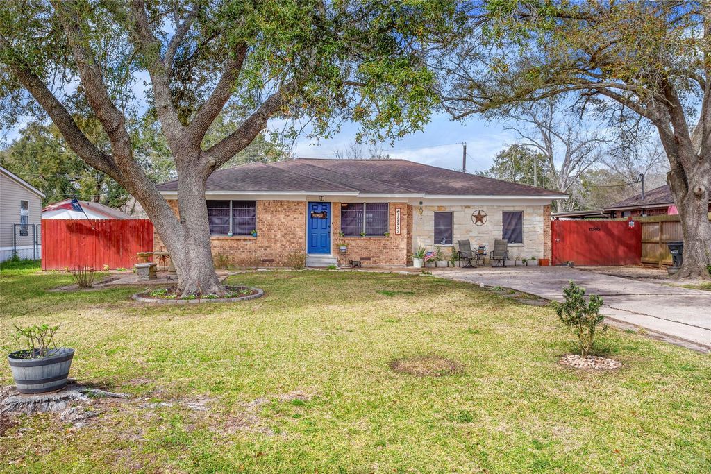 12222 23rd Street, Santa Fe, TX 77510
