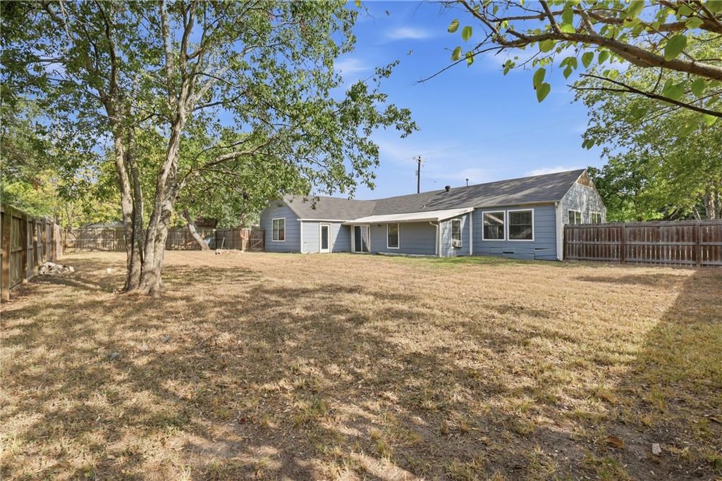 1401 East 29th Street, Bryan, TX 77802 — photo 2