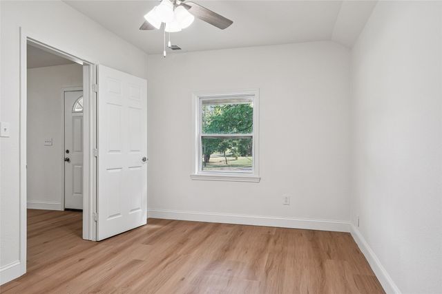441 W Lake Street, Krum, TX 76249