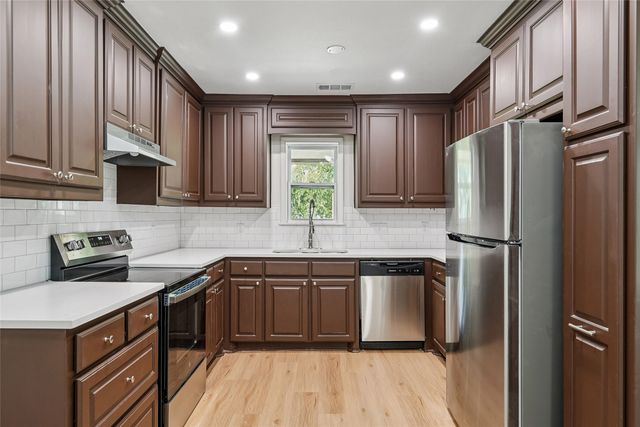 441 W Lake Street, Krum, TX 76249