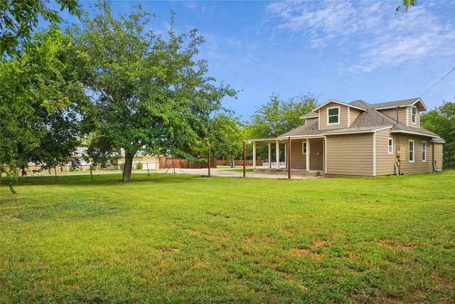 441 W Lake Street, Krum, TX 76249