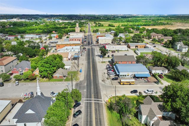 441 W Lake Street, Krum, TX 76249