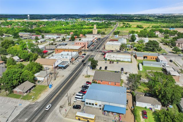441 W Lake Street, Krum, TX 76249