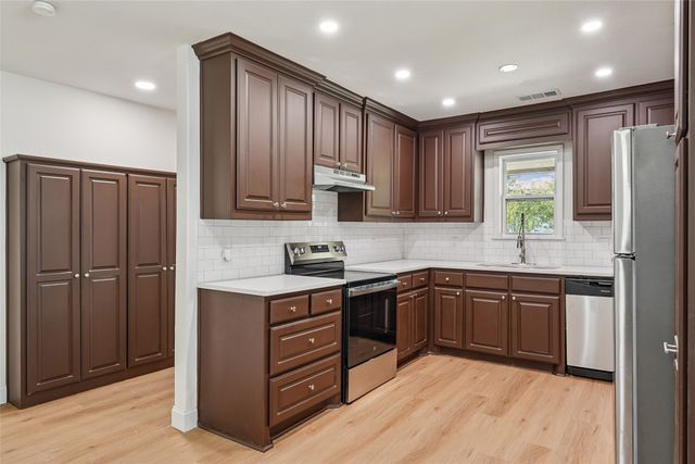 441 W Lake Street, Krum, TX 76249