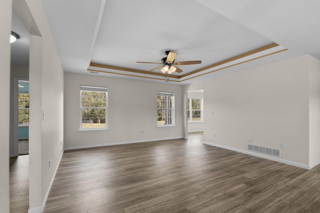 9575 E SHELLY LN, Centralia, MO 65240