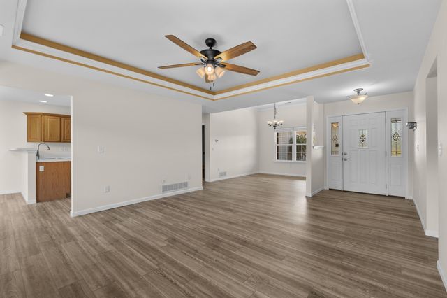 9575 E SHELLY LN, Centralia, MO 65240